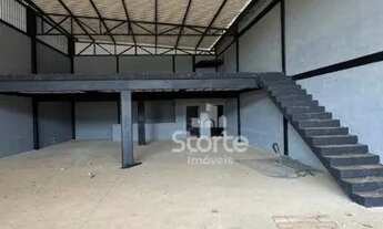 Imagem: Galpão à venda, 440m² por R$ 1.800.000