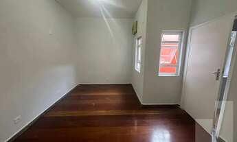 Imagem 4: Casa comercial de 3 andares, com recepção, 6 salas e 1 vaga - Higienópolis