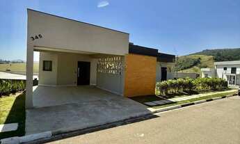 Imagem 2: Casa Térrea para Locação no Condomínio Portal da Serra 3 Suítes, Espaço Gourmet e Piscina