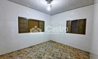 Imagem 3: CASA RESIDENCIAL OU COMERCIAL COM 2 QUARTOS NO CENTRO