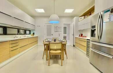 Imagem 6: Casa para venda tem 600 metros quadrados com 5 suítes