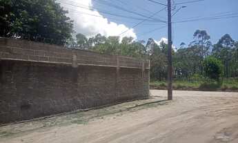 Imagem: Terreno com 626 m2, com casa piscina e área