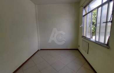 Imagem 2: Apartamento três quartos vazio na Vila da Penha