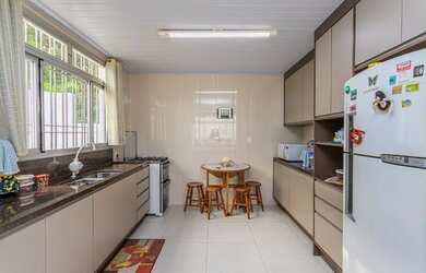 Imagem 2: Casa totalmente reformada, 3 dormitórios + edícula, entrar e morar