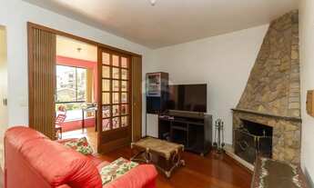 Imagem 4: Casa Ampla, Iluminada e com Terreno Espaçoso!