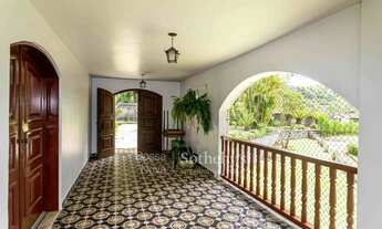 Imagem 7: Casa linear com vista e integração à natureza em Teresópolis