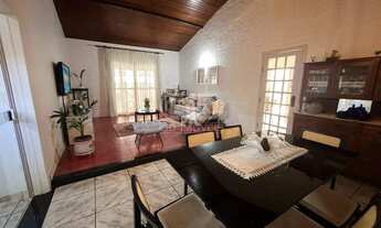 Imagem: Casa ampla com 3 quartos, sendo 1 suíte