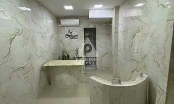 Imagem: Loja comercial com banheiro e copa. Após