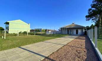 Imagem: Casa com 2 Dormitórios e Amplo Pátio no