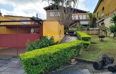 Imagem: Sobrado Espaçoso com 4 Quartos, Jardim