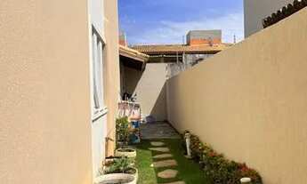 Imagem 7: Casa de condomínio para venda possui 200 metros quadrados com 4 quartos