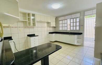 Imagem 2: Casa para aluguel possui 180 metros quadrados com 4 quartos