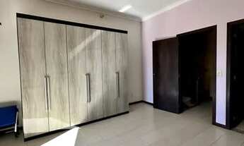 Imagem 4: Casa para venda possui 258 metros quadrados com 3 suíte, proxima a transportes ouro negro