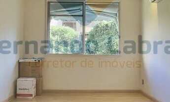 Imagem 2: Apartamento à venda em Icaraí, de frente e em rua arborizada