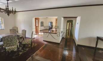 Imagem 2: Casa para aluguel e venda possui 234 metros quadrados com 5 quartos