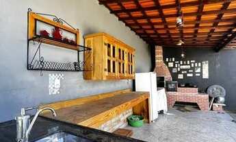 Imagem 5: Casa com quintal e área de churrasqueira