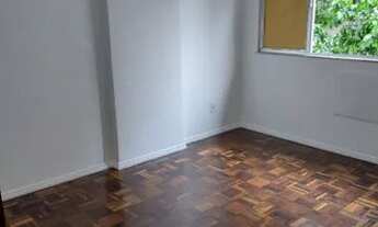 Imagem 6: Alugo lindo apt. na Rua Miguel Couto, 2 quartos. Frente