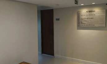 Imagem 7: Sala com vaga de garagem e banheiro privativo