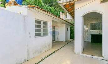 Imagem 2: Casa com 99m² de área útil, 03 dormitórios, em terreno de 165m², à venda, por R$ 299.000,0