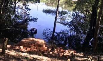 Imagem: Terreno na beira do rio