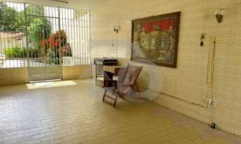 Imagem 2: Casa de 448m² no Bairro Santo Antônio: 5 Quartos, 2 Banheiros e Garagem