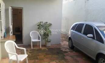 Imagem 4: Casa para fins residencial ou comercial, com 3 amplos quartos no Bairro Menino Deus