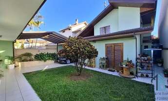 Imagem 3: Casa com edícula, 04 quartos sendo 2 suítes, amplo terreno fundos, no Atuba em Curitiba PR