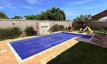 Imagem 3: Linda casa em condomínio na cidade de Porangaba SP, contendo 3 dormitórios e piscina