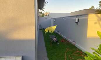 Imagem 5: Casa de Luxo no Florais do Valle: 3 Suítes, Piscina Aquecida e Acabamentos de Alta Qualida