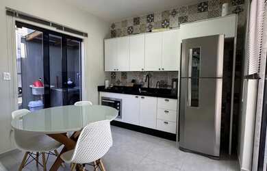 Imagem: Alugo sobrado semiboliado no Santa Regina