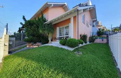 Imagem: BELA CASA DE ESQUINA COM 04 DORMITÓRIOS