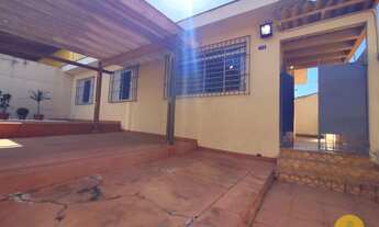 Imagem 2: Casa Térrea de 3 dormitórios, 4 vagas, sala, cozinha, 2 wc, área de serviço, á VENDA