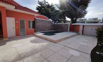 Imagem 5: Casa de condomínio para venda tem 372 metros quadrados com 5 quartos