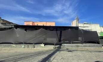 Imagem: Ótimo Comercio ao lado da estação