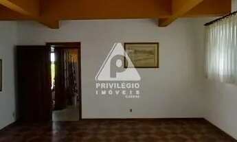 Imagem 3: Casa Jardim Botânico com 4 quartos, área de recreação, piscina, estacionamento coberto