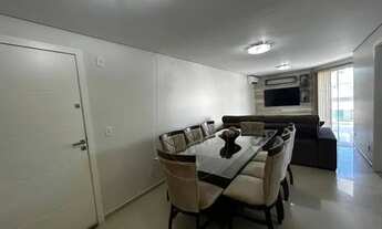 Imagem 7: Cobertura impecável, totalmente mobiliada e a poucos metros do mar em Bombas!