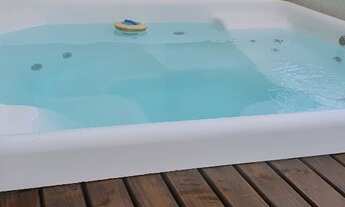 Imagem 2: Lindo Duplex com 3q, área gourmet e jacuzzi na Praia do Mariscal