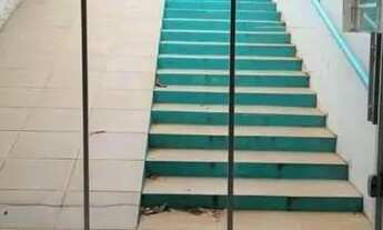 Imagem 2: Loja de veículos e clínica veterinária