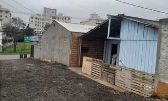 Imagem 3: Vendo terreno de posse, com uma casa de madeira pra reforma ou desmanche