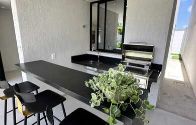 Imagem 6: Casa em Rua Privativa no Eusébio de 4 Suítes, Área de Lazer, Espaço Living, Playground e L