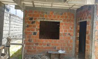 Imagem 4: Casa de laje toda murada em fase de acabamento