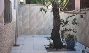 Imagem 5: Casa Ampla de Dois Pavimentos com Varanda e Terraço - Localização Privilegiada!