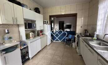 Imagem 4: Casa Ampla com 3 Quartos e Pátio Grande no Bairro Caça e Pesca Excelente Oportunidade!