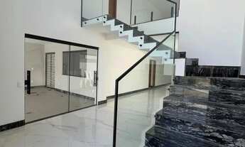 Imagem 2: Casa de Alto Padrão com 5 Suítes, Piscina e Área Gourmet