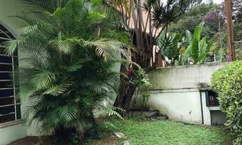 Imagem 2: Ampla casa com 4 quartos, piscina, terreno com 500 m2. Rua tranquila, segura e arborizada