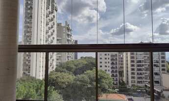 Imagem 2: Apartamento na Vila Madalena, rua calma, varanda com vista, 2 dormitórios, 3 vagas