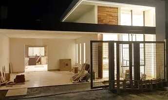 Imagem 2: ATENÇÃO! URGENTE! Casa nova! Alto Padrão! Condomínio! Fino acabamento! 3Suítes! Confira!