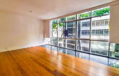 Imagem 2: Excelente apartamento quadríssima praia em ponto nobre no Leblon com vista lateral mar. 1