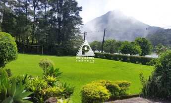 Imagem 2: Excepcional terreno de 2870m² nas margens do Lago Comary, em Teresópolis