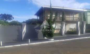 Imagem 4: Sobrado de Luxo com Piscina e Jardim